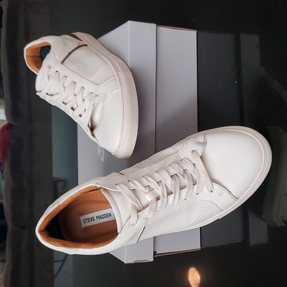 White sneakers - Picture 6 of 9